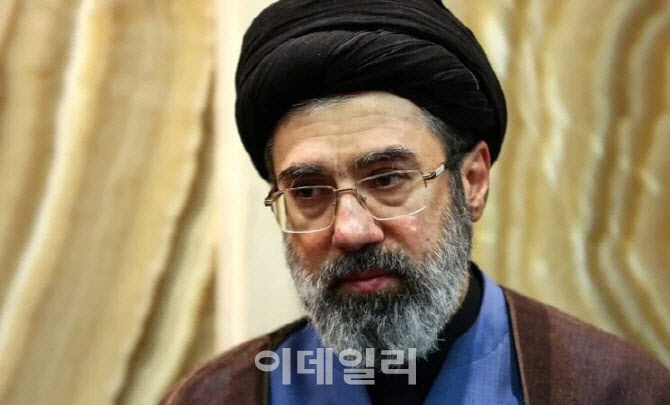 하메네이 차남 이란 새 지도자 합의…이스라엘 "끝까지 추적"
