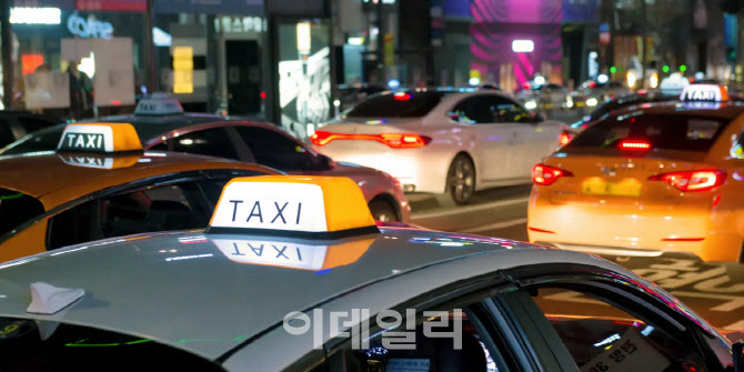 서울시, 고령 택시기사 '페달 블랙박스' 설치비 지원