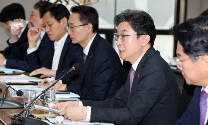 [포토]불법사금융 원스톱 종합 전담 지원시스템 관련 현장 간담회에서 발언하는 이억원 위원장