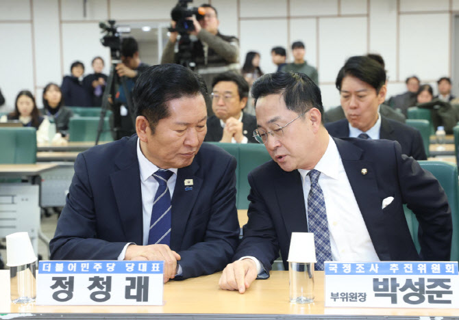 [포토]'대화하는 정청래-박성준'