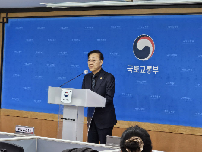 김윤덕 국토장관, 12·29 여객기참사 초기 수습 부실에 “진심으로 사과”