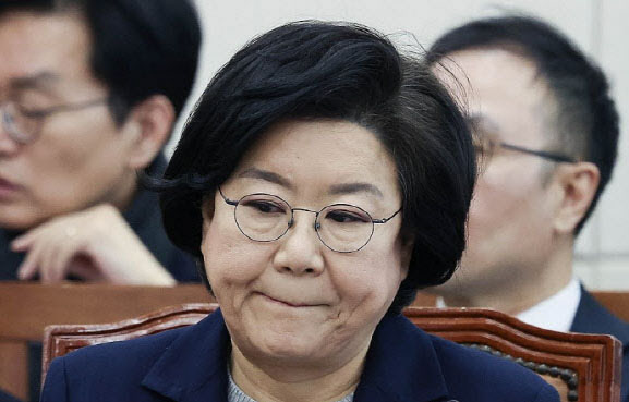 경찰, '부정청약·갑질의혹' 이혜훈 전 의원 자택 압수수색