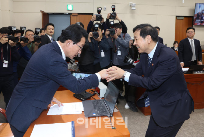 [포토]대미투자특별법, 여야 합의로 대미특위 전체회의 통과
