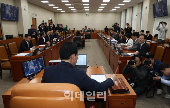 [포토]대미투자특별법, '국회 특위서 여야 만장일치로 통과'