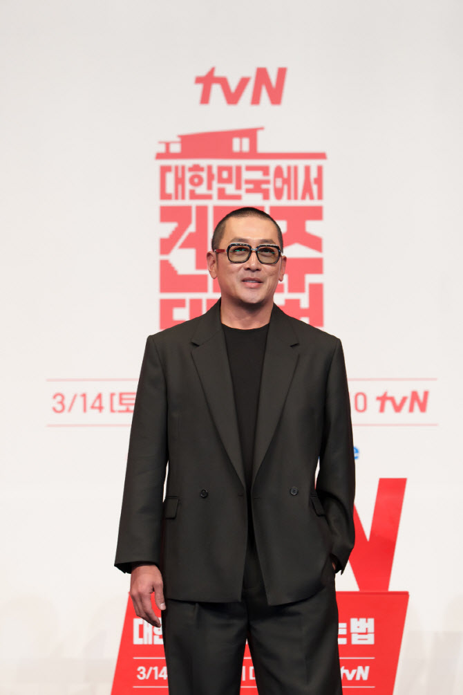 하정우 "'건물주'? 경제적 큰 뒷받침 되지 않아…부동산 시장 안 좋아 내놨다"