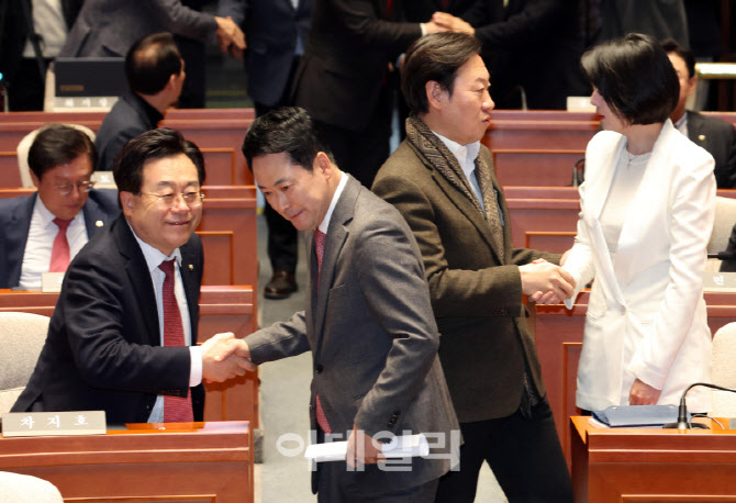 [포토]의총 참석하는 장동혁 대표