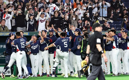 '도쿄의 기적이 일어났다' 한국, 호주에 7-2 승리...극적 WBC 8강행