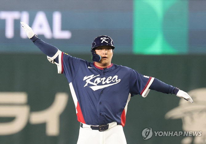 4타점 맹타 '도쿄 기적' 일궈낸  문보경, 새로운 국민타자의 등장