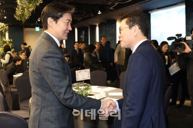 [포토]인사 나누는 조국 혁신당 대표-정원오 서울시장 예비후보