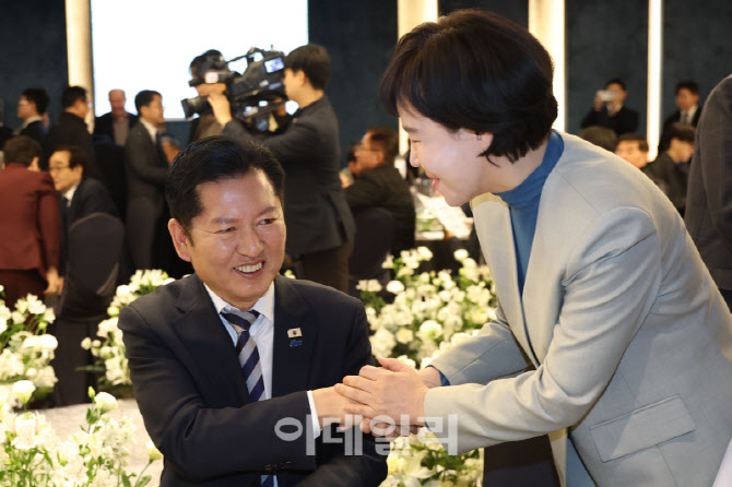 [포토]정청래 대표와 인사 나누는 전현희 서울시장 예비후보