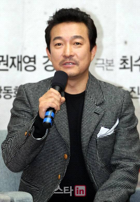 음주운전·뺑소니 혐의 배우 이재룡, 경찰 조사 출석