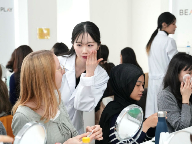 23개국 외국인 모였다…닥터지, 맞춤형 스킨케어 클래스 진행