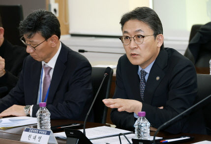 금융위 "생산적금융 손실 나도, 해당 직원 면책해줘야"