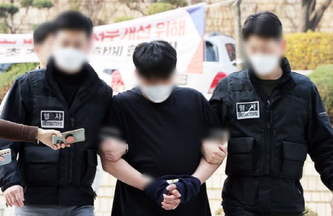 서초구 아파트 19층서 떨어진 여성 시신에 남은 '찔린 상처' [그해 오늘]