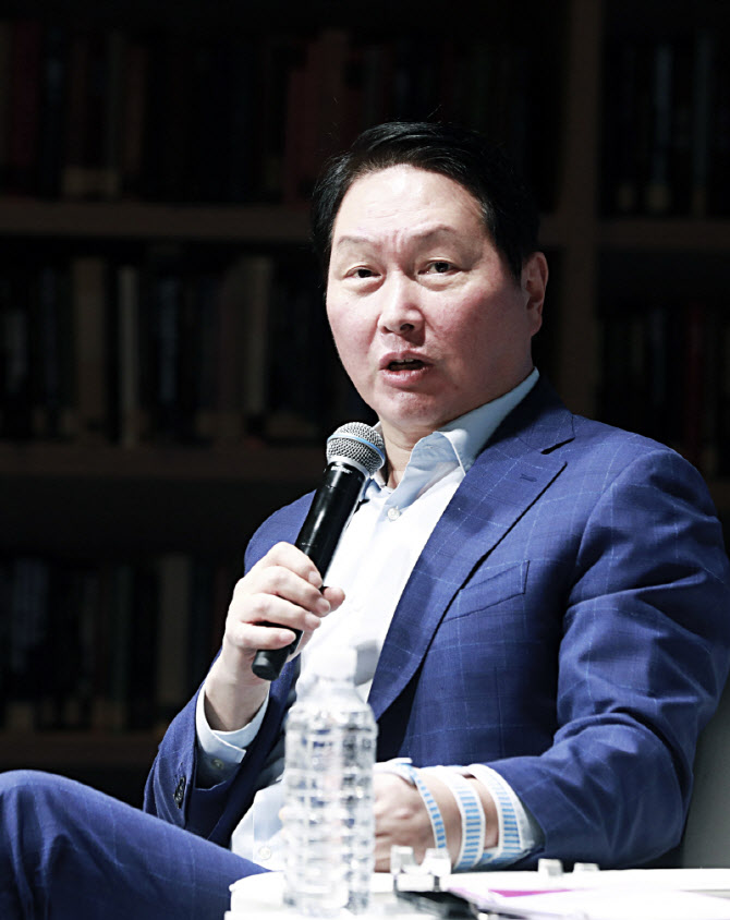 최태원 회장 "韓 성장 모델 바꿔야…사회적 가치 보상 체계 필요"