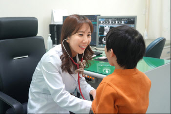 흔하지만 헷갈리는 소아 복통, 언제 병원 가야 할까?