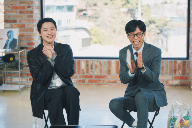 우즈 "부친상, 유골함 안고 귀국"…'드라우닝' 역주행 전 이야기 (유퀴즈)