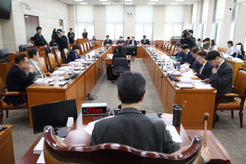중수청법 공청회…정부안 두고 "수사 독립성 확보" vs "정치 개입 우려"