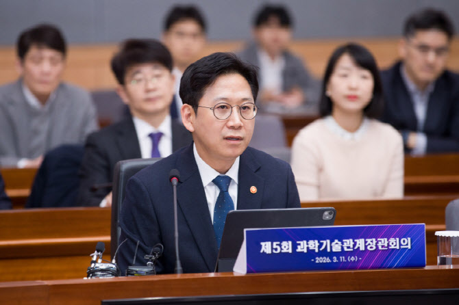 기술패권 전쟁에 ‘원팀 코리아’ 가동…513개 전략기술, 19개 공통 분야로 재편