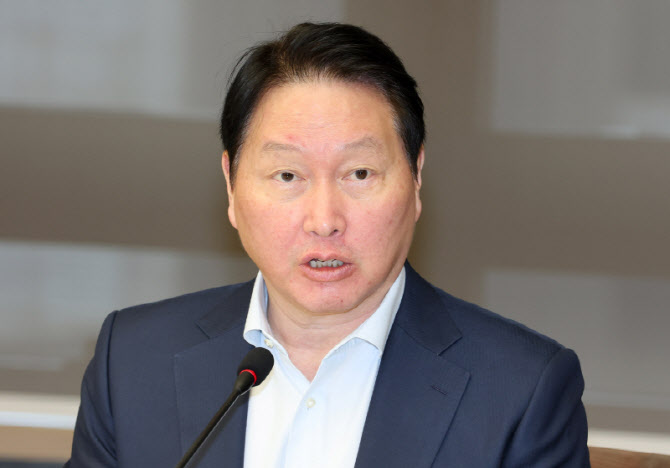 [포토]기업혁신 지원 민관협의체 킥오프 회의에서 발언하는 최태원 회장