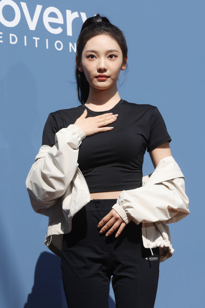[포토]닝닝, 한낭동 들썩이게 만드는 미모