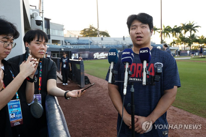 'WBC 8강행 일등공신' 문보경 "끝까지 포기하지 않겠다"