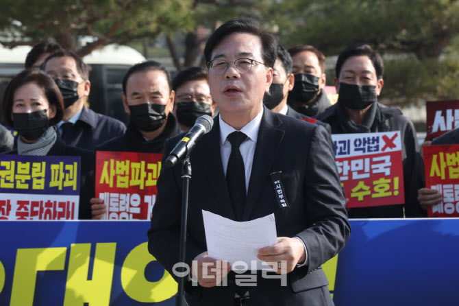 국힘 "李대통령 '공소취소 뒷거래 의혹', 당론으로 특검 추진"