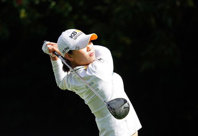 KLPGA 개막전 대신 대만 대회 출전한 방신실, 배소현..컷 통과 '빨간불'
