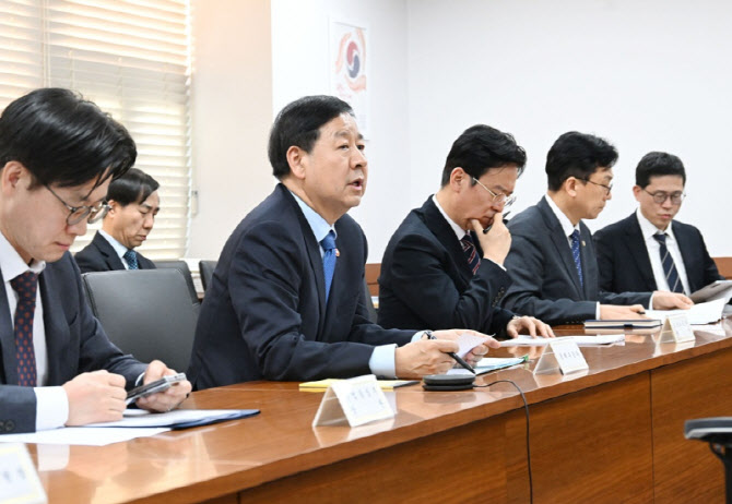 구윤철 만난 연구기관장들 "조속히 추경 포함 모든 정책수단 활용해야"