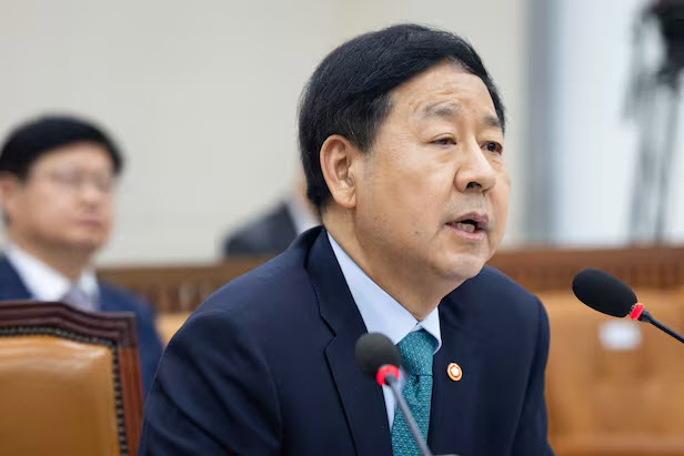 [이정훈 칼럼] `석유 최고가격제`, 3년 전 EU의 경험