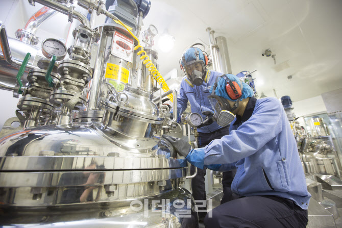 “올리고 주문 폭주”…에스티팜 수주잔고 4000억 사상 최대