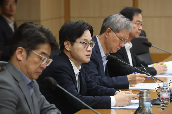 [포토]김정관 장관, 최고가격제 관련 범부처 합동점검단 회의 주재