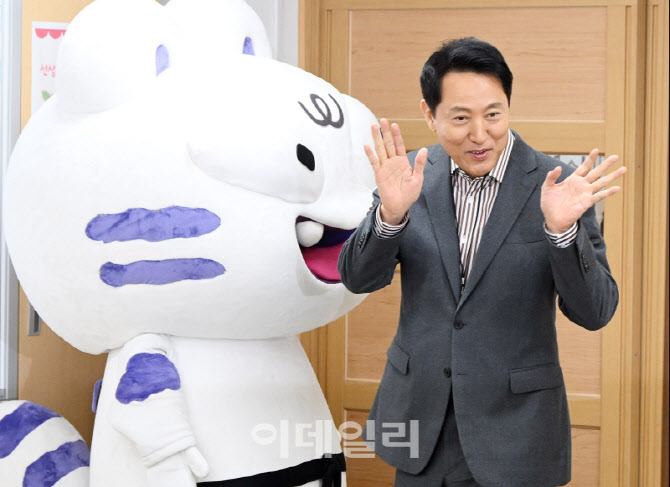 [포토] 오세훈 시장, 초등안심벨 시연 설명회
