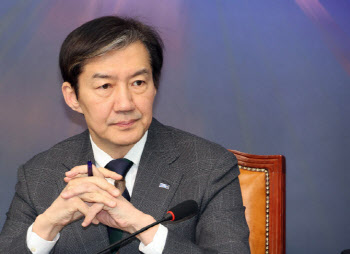 한동훈 겨냥한 조국 "조선제일의 혀..국민 속이려 한다"