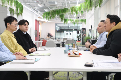 "어려운 시기...수출 다각화로 전화위복"