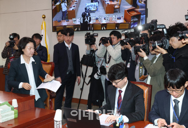 李 “檢개혁, 과도한 선명성 경쟁 안돼”