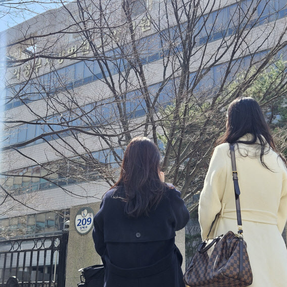 “양육비, 포기했었죠”…이혼 6년 만에 법정 선 이유