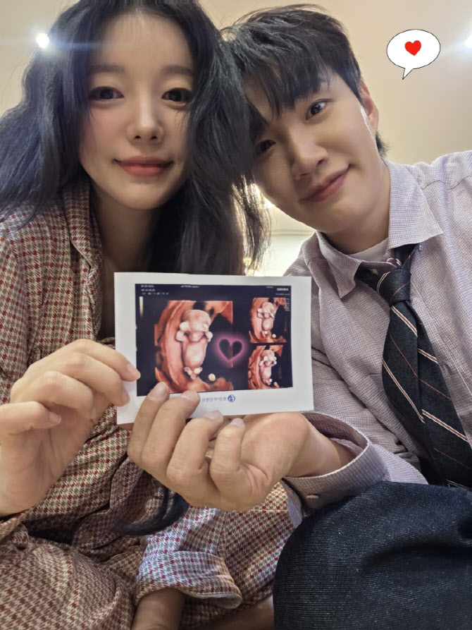 문지인·김기리, 결혼 3년 만에 부모 된다 "유산·시험관 끝에 자연임신"