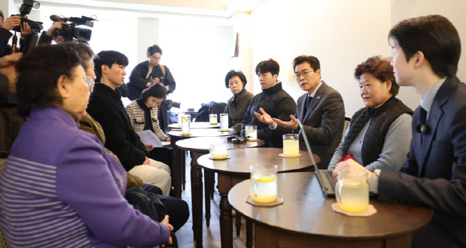 [포토]정원오 서울시장 예비후보, 상생학사 관련 간담회