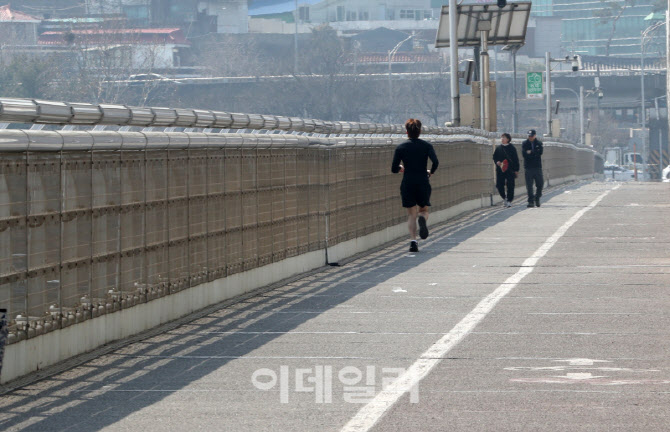 [포토] 한강대교 달리기하는 시민