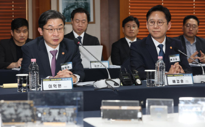 [포토]국민성장펀드 K엔비디아 육성 민관 합동 간담회, '인사말하는 이억원 금융위원장'