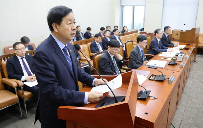'환율안정 3법' 상임위 통과…서학개미 5월말까지 복귀때 양도세 면제