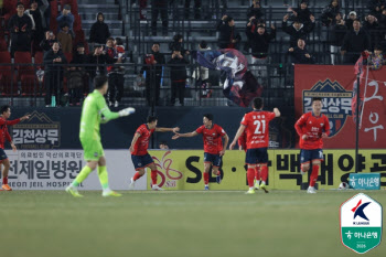 '10명 뛴' 김천, 광주 상대로 극적인 무... '고재현 동점 골'