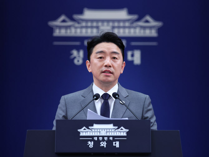[속보]강훈식 “UAE, 한국에 최우선 원유 공급 약속..1800만 배럴 확보”