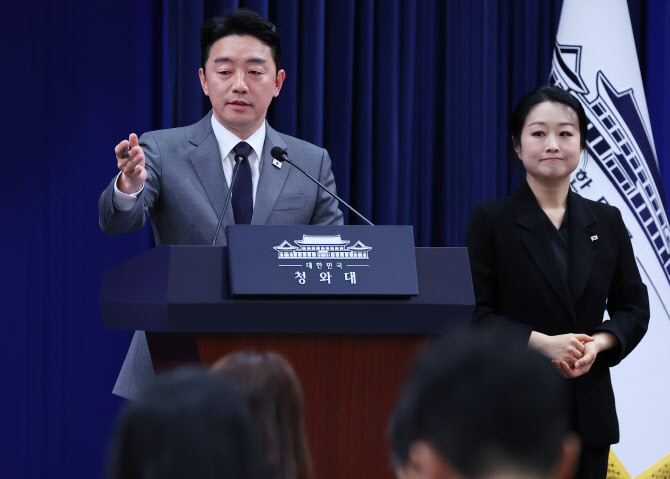 [속보]강훈식 “중동 국가들, 대한민국 방어무기 요청 有”