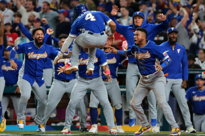 '야구로 위로받았다' 베네수엘라, 미국 꺾고 WBC 첫 우승 달성