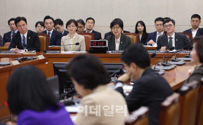 기초연금 개편 '선별 강화 vs 사각지대 우려'…여야 시각차