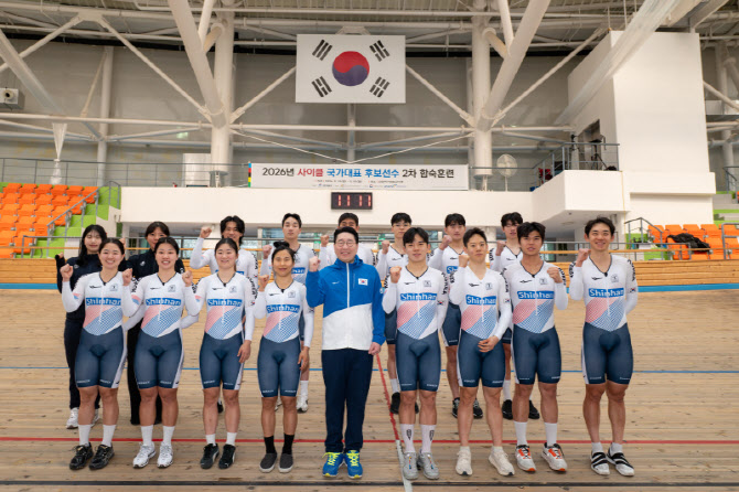 이상현 대한사이클연맹 회장,  아시아선수권 출전 대표팀 격려