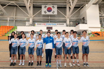 이상현 대한사이클연맹 회장,  아시아선수권 출전 대표팀 격려
