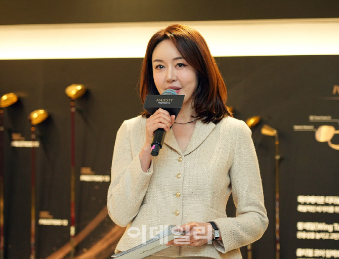 [포토]김민아 아나운서,미소로 진행해요
